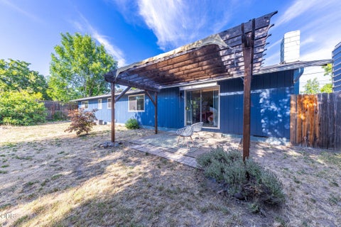Tiny photo for 832 La Loma Drive, Medford, OR 97504 (MLS # 220224636)