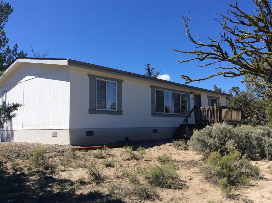 Always used as a vacation retreat, this home is like new. 1.8 acres bordering BLM land - short distance to Crooked River from direct access. 3 bedrooms, 2 bath, all appliances, propane heat and free standing fireplace. Decks, natural landscaping and located on good road. Beautiful views!