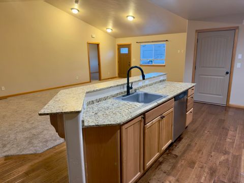 Tiny photo for 722 NE Redwood Avenue, Redmond, OR 97756 (MLS # 220212740)