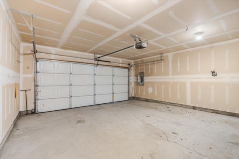 Tiny photo for 722 NE Redwood Avenue, Redmond, OR 97756 (MLS # 220212740)