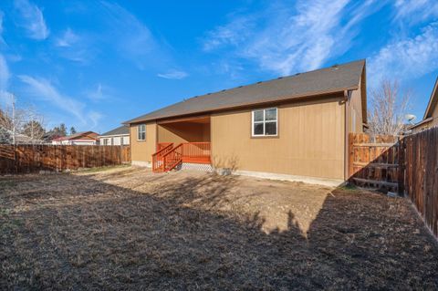 Tiny photo for 722 NE Redwood Avenue, Redmond, OR 97756 (MLS # 220212740)