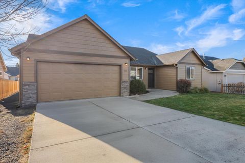 Tiny photo for 722 NE Redwood Avenue, Redmond, OR 97756 (MLS # 220212740)