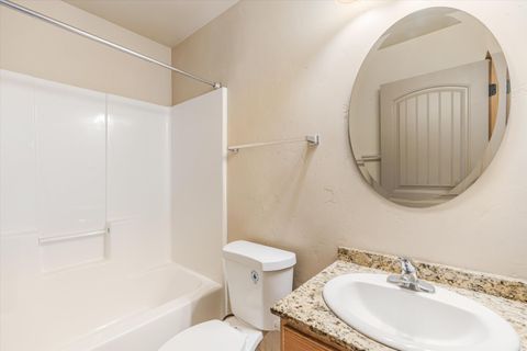 Tiny photo for 722 NE Redwood Avenue, Redmond, OR 97756 (MLS # 220212740)