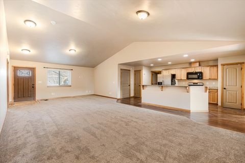 Tiny photo for 722 NE Redwood Avenue, Redmond, OR 97756 (MLS # 220212740)