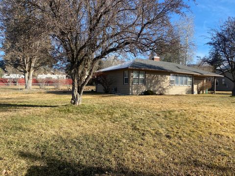 Tiny photo for 5201 Bryant Avenue, Klamath Falls, OR 97603 (MLS # 220214905)