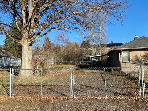 Tiny photo for 5201 Bryant Avenue, Klamath Falls, OR 97603 (MLS # 220214905)