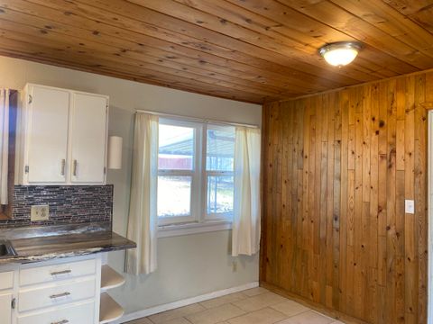 Tiny photo for 5201 Bryant Avenue, Klamath Falls, OR 97603 (MLS # 220214905)