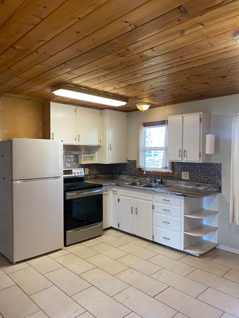 Tiny photo for 5201 Bryant Avenue, Klamath Falls, OR 97603 (MLS # 220214905)