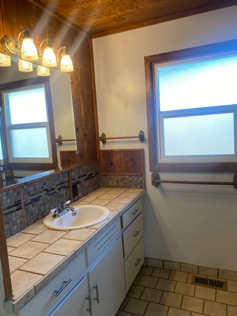 Tiny photo for 5201 Bryant Avenue, Klamath Falls, OR 97603 (MLS # 220214905)