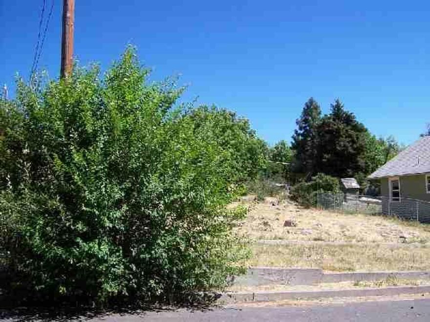 Medium Density Level City Lot With Park & Playground Across St. Renovated Homes On Either Side. Have Great Curb Appeal. City Water & Sewer Availability For New Buyer May Be Verified At City Planning To Buyer's Satisfaction.