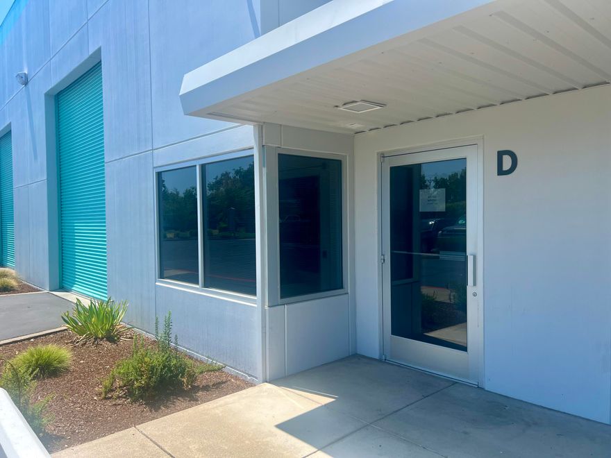 Clean ±3,200 SF flex space near I-5 and Medford Airport. Includes ±1,200 SF office with reception, private office, open work area, kitchenette, and ADA restroom. ±2,000 SF warehouse with 14' grade-level roll-up door, high clear-span ceiling, and 3-phase power. Office HVAC and heated warehouse. Common area parking. No yard space. Ideal for distribution, light industrial, or storage. Base rent $0.95/SF + est. CAM $0.30/SF. Available now.