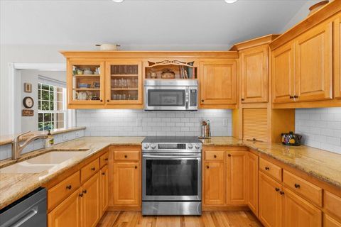 Tiny photo for 404 Mountain Paradise Drive, Grants Pass, OR 97526 (MLS # 220214807)