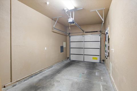 Tiny photo for 2210 E Barnett Road #6, Medford, OR 97504 (MLS # 220215706)