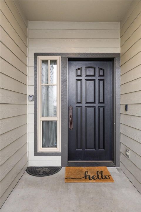 Tiny photo for 2210 E Barnett Road #6, Medford, OR 97504 (MLS # 220215706)