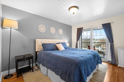 Tiny photo for 2210 E Barnett Road #6, Medford, OR 97504 (MLS # 220215706)