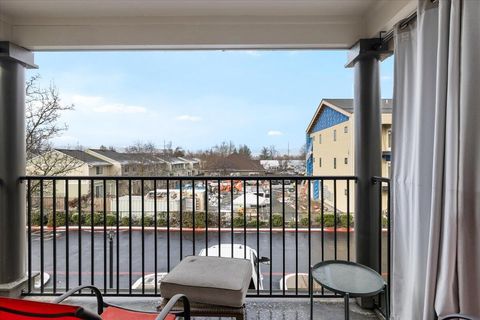 Tiny photo for 2210 E Barnett Road #6, Medford, OR 97504 (MLS # 220215706)