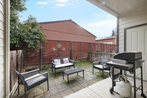 Tiny photo for 2210 E Barnett Road #6, Medford, OR 97504 (MLS # 220215706)