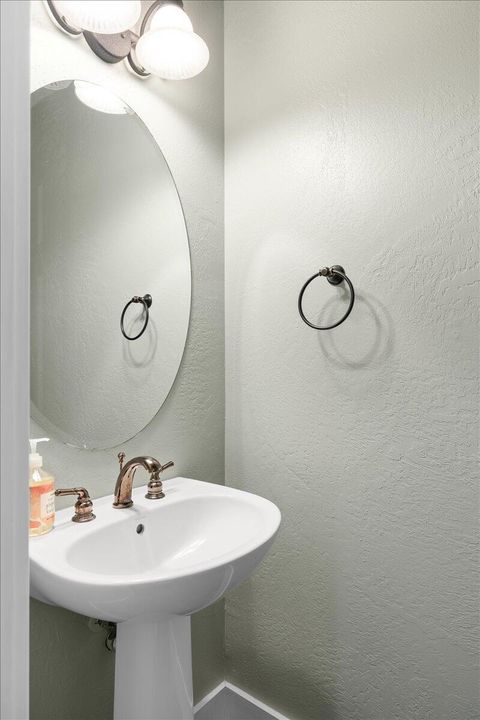 Tiny photo for 2210 E Barnett Road #6, Medford, OR 97504 (MLS # 220215706)