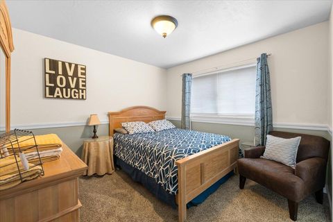 Tiny photo for 2210 E Barnett Road #6, Medford, OR 97504 (MLS # 220215706)