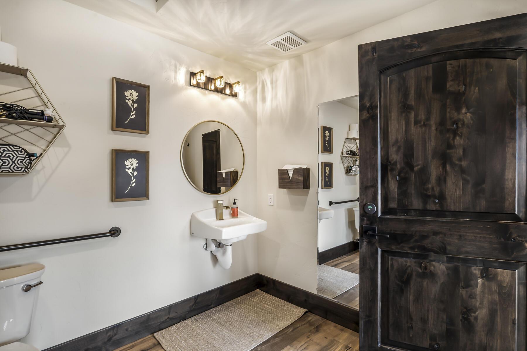 Townsite Of Laidlaw - Commercial Sale