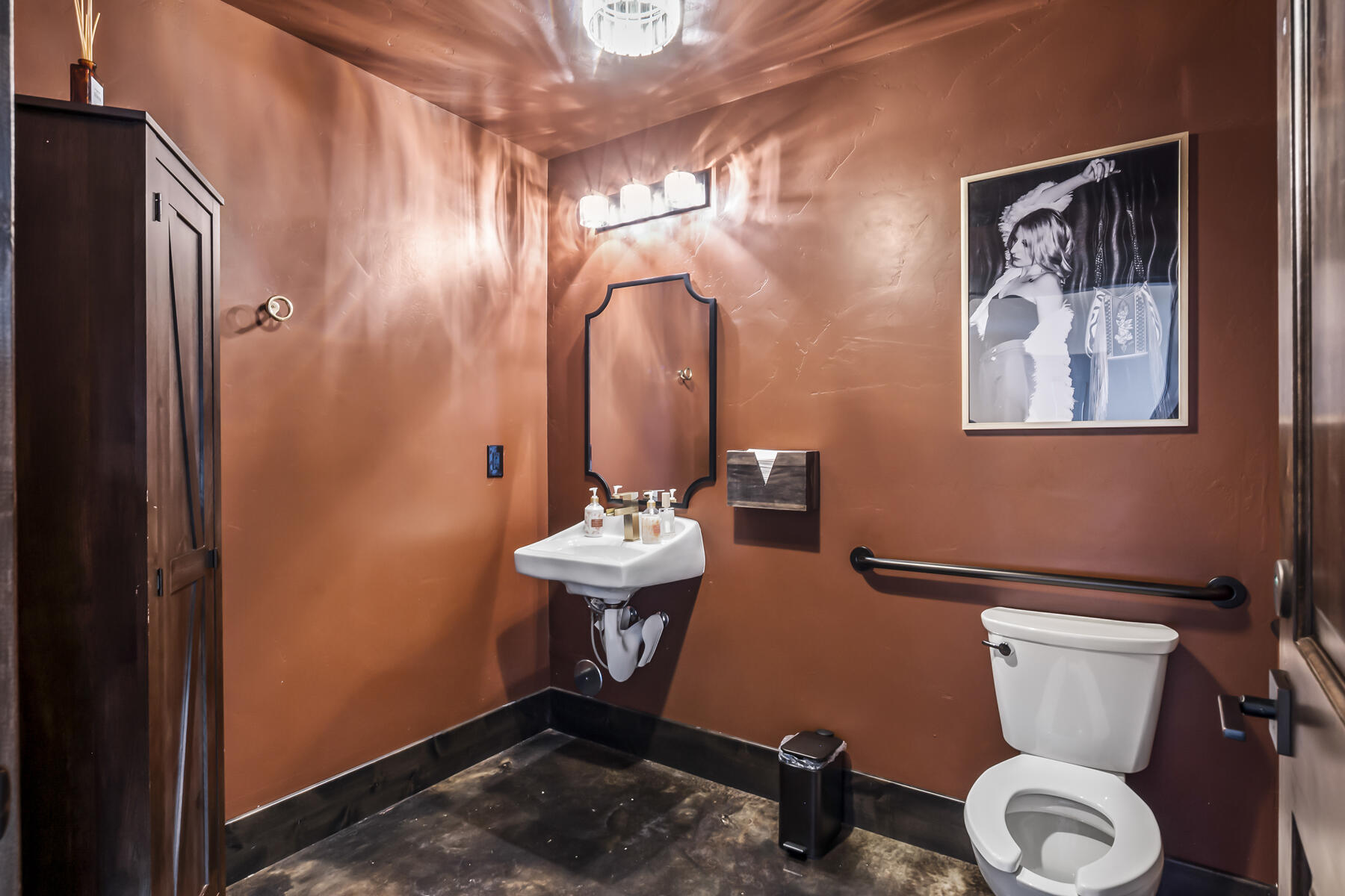 Townsite Of Laidlaw - Commercial Sale