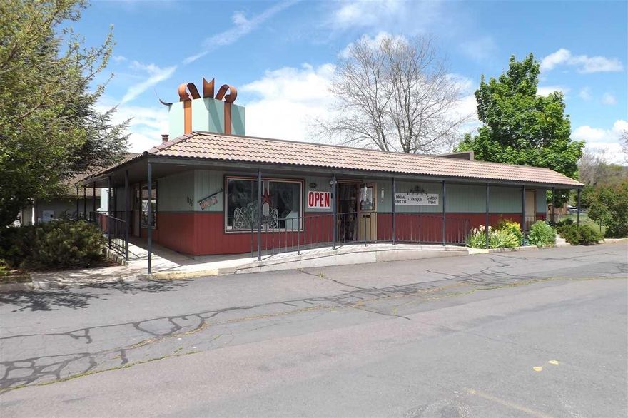 3000 Sq. Ft. Commercial Building In The Center Of Many High Traffic Professional Offices, Restaurants, Retail Stores And Directly Across From Thunderbird Market. This Would Be A Perfect Location For Medical/Dental Office, Retail Space Or Professional Services. Building Sits On A Large Lot With Mature Landscaping And Over 20 Parking Spaces.