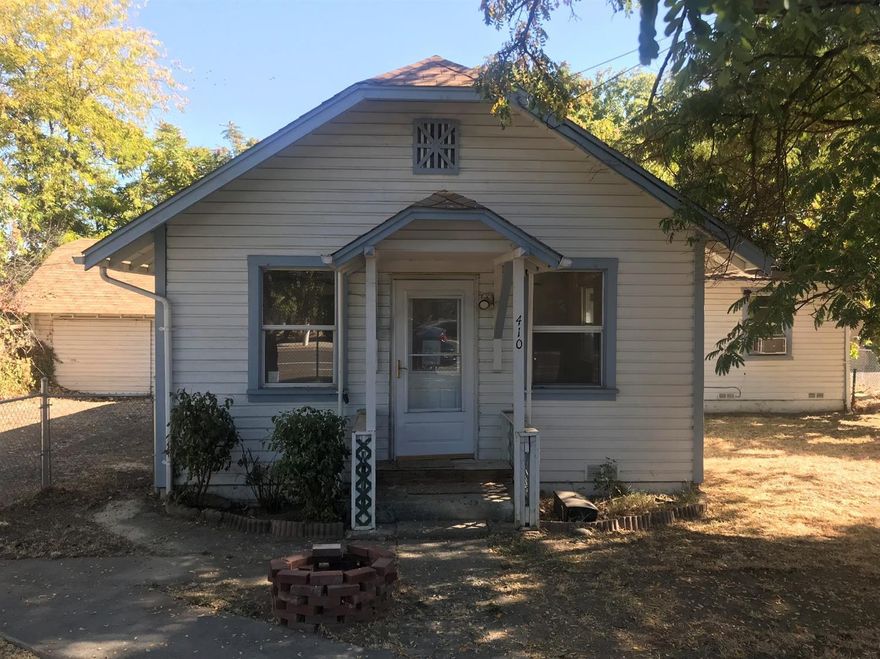 Newly Remodeled Kitchen, brand new appliances, freshly painted through with new carpet. This 4 bedroom home is close to schools and has a great floor plan. Lots of room outside, large backyard. To help visualize this home's floors plan and to highlight its potential, virtual furnishings may have been added to photos found in this listing.