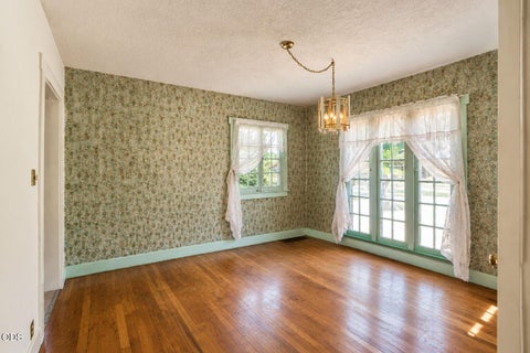 Tiny photo for 708 Park Avenue, Medford, OR 97501 (MLS # 220227411)
