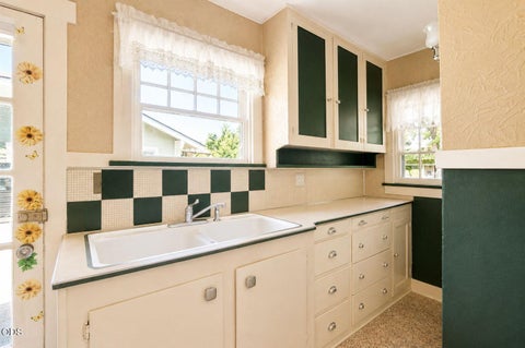 Tiny photo for 708 Park Avenue, Medford, OR 97501 (MLS # 220227411)