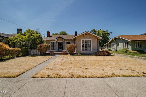 Photo of 708 Park Avenue, Medford, OR 97501 (MLS # 220227411)