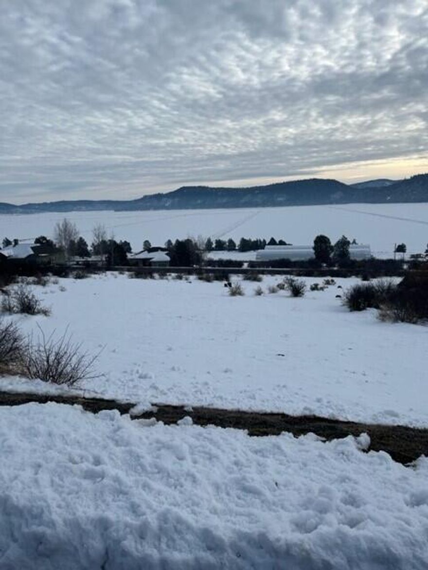 Large home site in West Ridge neighborhood of the Running Y with mountain and sunset views.  It spans from Turnstone to Crossbill with plenty of room for your dream home.