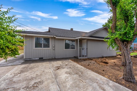 Photo of 575 SW Madison Street, Madras, OR 97741 (MLS # 220223781)