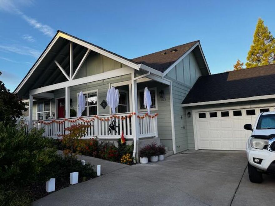 Single level doll house, in immaculate condition! All new appliances, engineered oak floors, fresh paint inside and out, Corian counters & sink in kitchen & bathrooms. The kitchen although small has a pantry, combo convection, airfry/microwave over the stove. The house lets in lots of natural lighting & the high ceilings make this home feel larger that it is! The landscape outside has been thoughtfully placed & all plantings love where they are! Just outside the primary bedroom is a slider out to a professionally installed stone walkway & patio seating area that comes with a remote awning & gas hookup. Some great Mtn views from outside. The list adjoins open space, where Beach Creek is owned and maintained by the HOA.