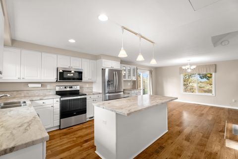 Tiny photo for 2790 NW Lynch Lane, Redmond, OR 97756 (MLS # 220211934)