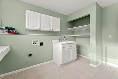 Tiny photo for 2790 NW Lynch Lane, Redmond, OR 97756 (MLS # 220211934)