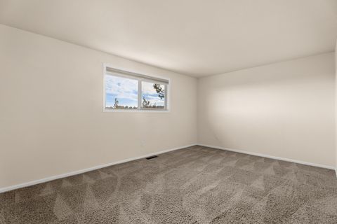 Tiny photo for 2790 NW Lynch Lane, Redmond, OR 97756 (MLS # 220211934)