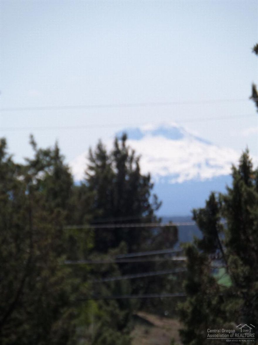 Come build your dream home! Nice neighborhood, come to Crooked River Ranch and enjoy golf, swimming, pickle ball, hiking, fishing and more!