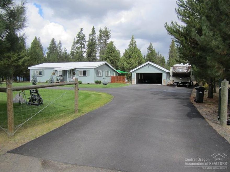 Beautiful 2 bedroom 2 bath home with lots of new upgrades including new Stainless steel appliances, recent paint, flooring, light fixtures and many more. Enclosed patio, Landscaped with sprinklers on a very private and quiet dead end road. close to a paved road, Paved driveways and RV areas, Fenced 1.27 acres with access to the BLM land at the end of the street.