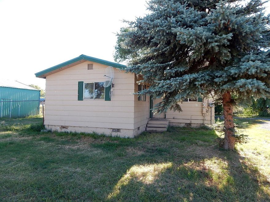 3 bedroom, 2 bath home on 2.06 acres, nice shop, partically fenced, some updated features. This one is a must see. Bring your 4h or FFA projects.