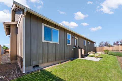 Tiny photo for 21301 Oconnor Way, Bend, OR 97701 (MLS # 220223220)