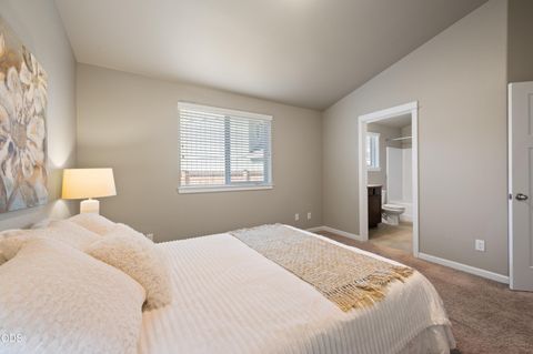 Tiny photo for 21301 Oconnor Way, Bend, OR 97701 (MLS # 220223220)