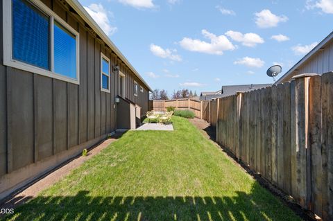 Tiny photo for 21301 Oconnor Way, Bend, OR 97701 (MLS # 220223220)