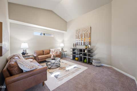 Tiny photo for 21301 Oconnor Way, Bend, OR 97701 (MLS # 220223220)