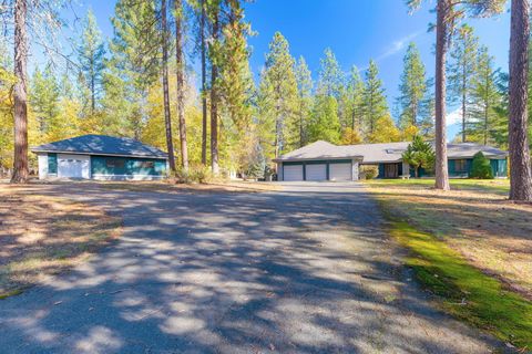 Photo of 7118 Redthorne Road, Rogue River, OR 97537 (MLS # 220211543)