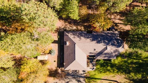 Tiny photo for 7118 Redthorne Road, Rogue River, OR 97537 (MLS # 220211543)