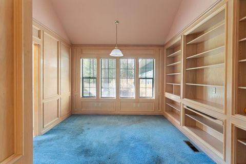 Tiny photo for 7118 Redthorne Road, Rogue River, OR 97537 (MLS # 220211543)