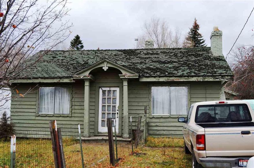 Cute And Quaint....Great Starter Home Or Flip It! Quiet Neighborhood And Affordable. There Is Potential In This Home ... Wood Floors, Fireplace, And Detached Garage. Great Investment Property!This Is An Estate And The Seller Has No Knowledge Of The Condition Of The Home. Buyers To Perform Their Own Due Diligence On Title Prior To Spending Monies On Inspections. Seller Will Not Pay For Any Inspections And The Home Is Sold as-is. Buyers Must Have Utilities In Their Names For Any Inspections They Deem Necessary. After Inspection Buyer To Winterize At Buyers Cost. Appliances That Are In The Home Will Remain, And Are Included In as-is Condition.