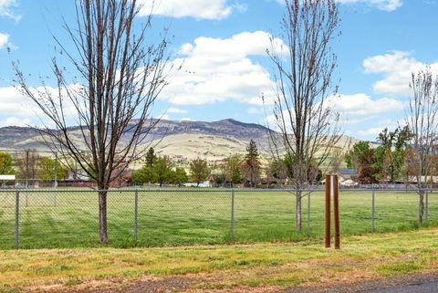 Tiny photo for 2122 Creek Drive, Ashland, OR 97520 (MLS # 220219420)