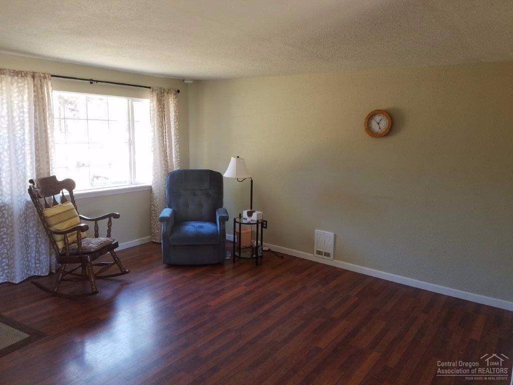 Janela Court - Residential