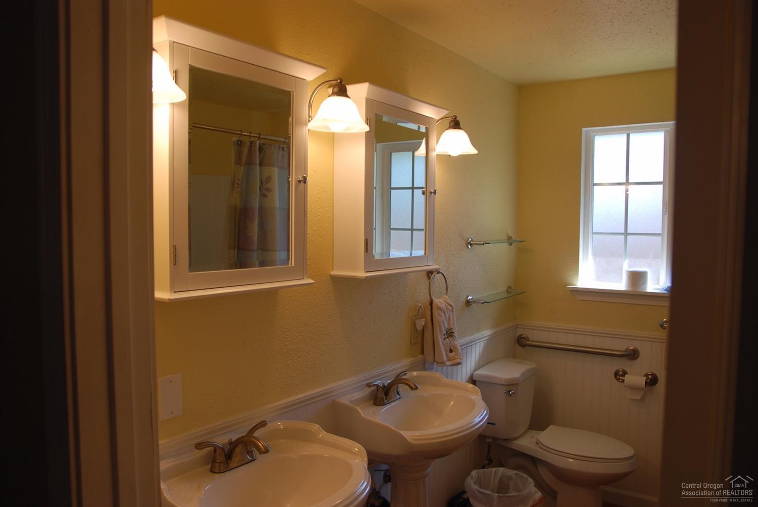 Janela Court - Residential